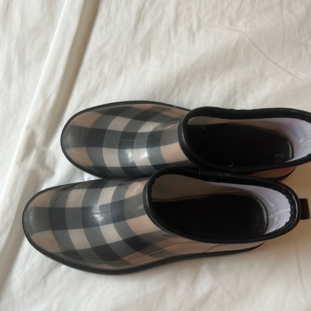 ***Vintage Burberry*** Rain Shoes. Size 38